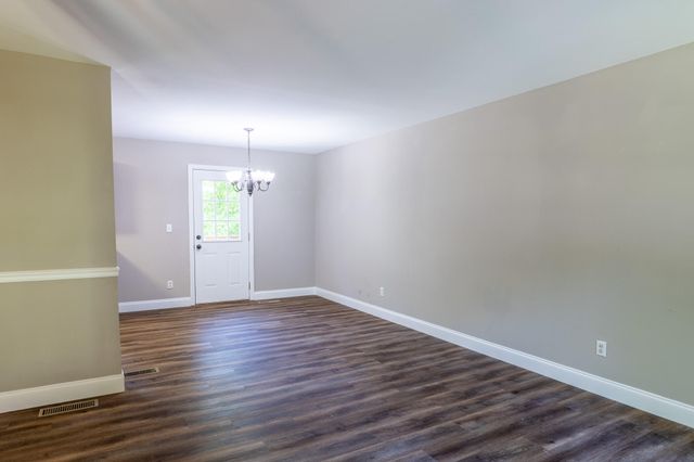 1617 N Chester Road, Hixson, TN 37343
