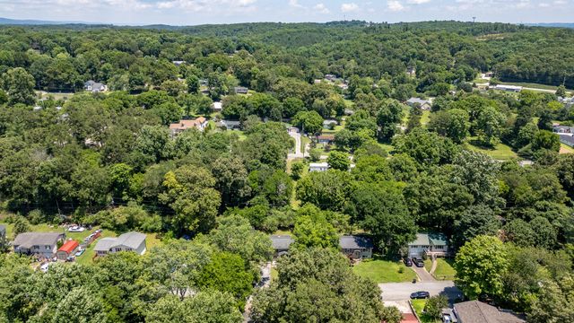 1617 N Chester Road, Hixson, TN 37343