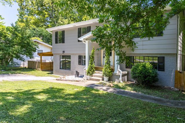 1617 N Chester Road, Hixson, TN 37343