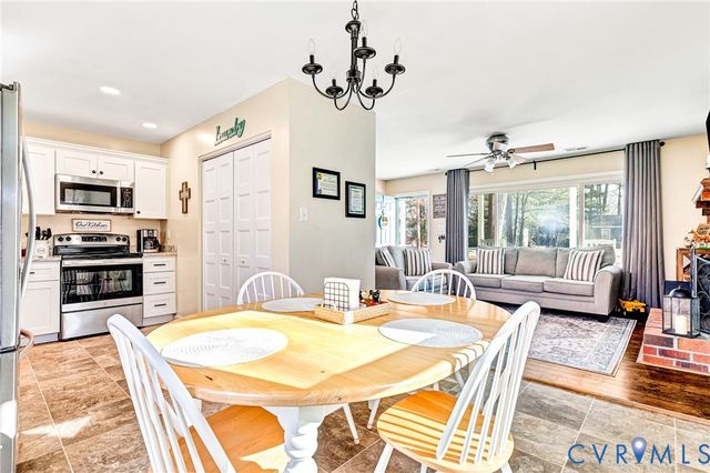 107 Five Oaks Ln, Ashland, VA 23005