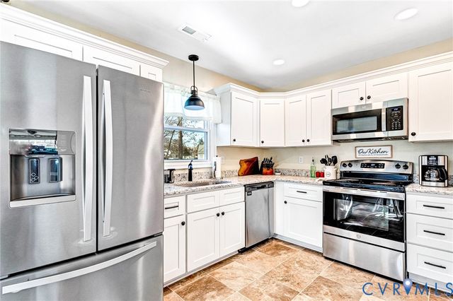 107 Five Oaks Ln, Ashland, VA 23005