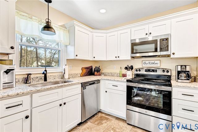 107 Five Oaks Ln, Ashland, VA 23005