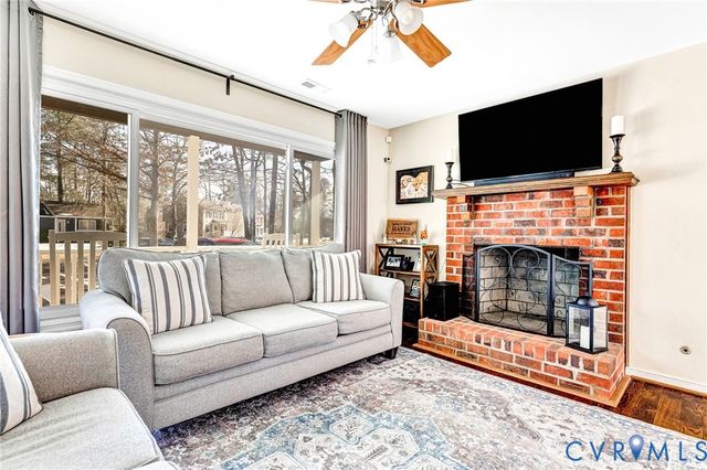 107 Five Oaks Ln, Ashland, VA 23005