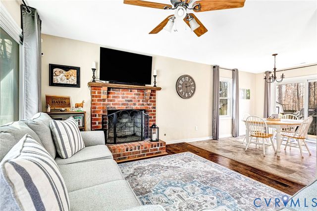 107 Five Oaks Ln, Ashland, VA 23005