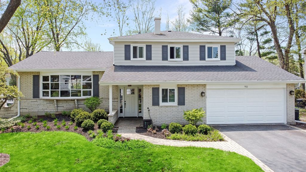915 Fairlawn Avenue, Libertyville, IL 60048