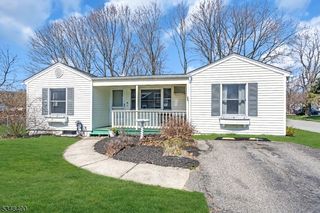 226 Ashley Ave, Hackettstown Town, NJ 07840
