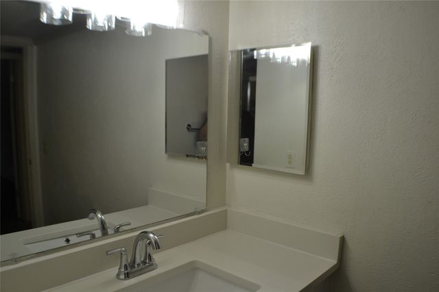 4859 Cedar Springs Road 255, Dallas, TX 75219