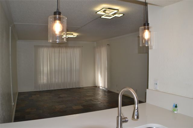 4859 Cedar Springs Road 255, Dallas, TX 75219