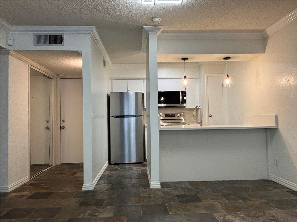 4859 Cedar Springs Road 255, Dallas, TX 75219