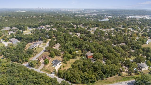 1115 Renaissance Drive, Sand Springs, OK 74063