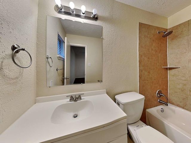 8502 Avington Road, La Porte, TX 77571