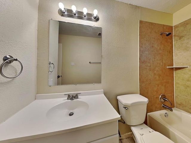 8502 Avington Road, La Porte, TX 77571