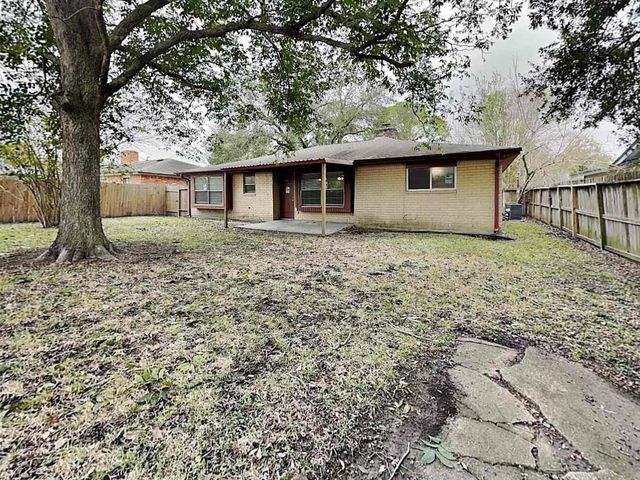 8502 Avington Road, La Porte, TX 77571