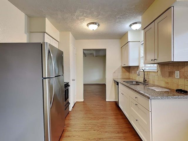 8502 Avington Road, La Porte, TX 77571