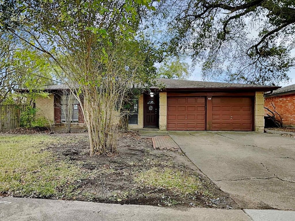 8502 Avington Road, La Porte, TX 77571