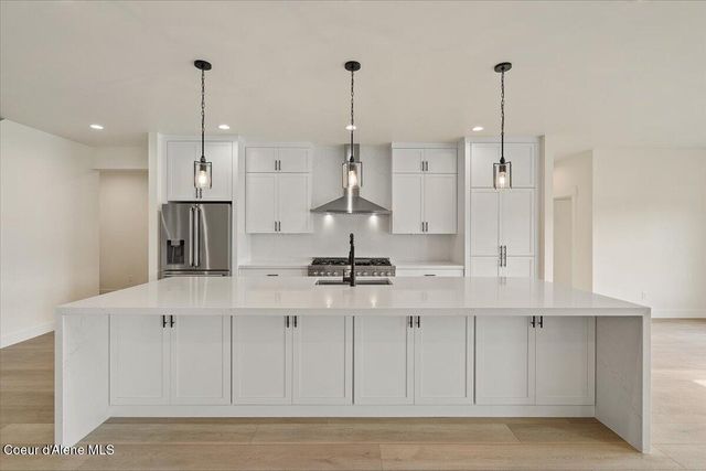 9262 N Secretariat LN, Hayden, ID 83835