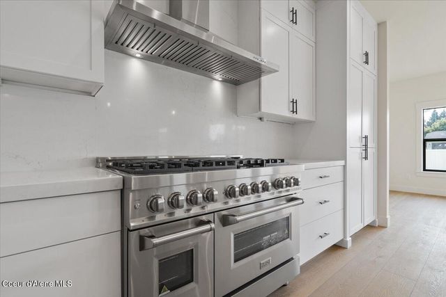 9262 N Secretariat LN, Hayden, ID 83835