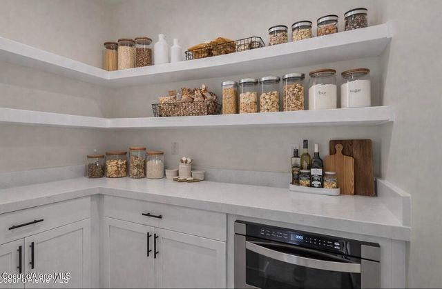 9262 N Secretariat LN, Hayden, ID 83835