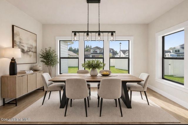 9262 N Secretariat LN, Hayden, ID 83835