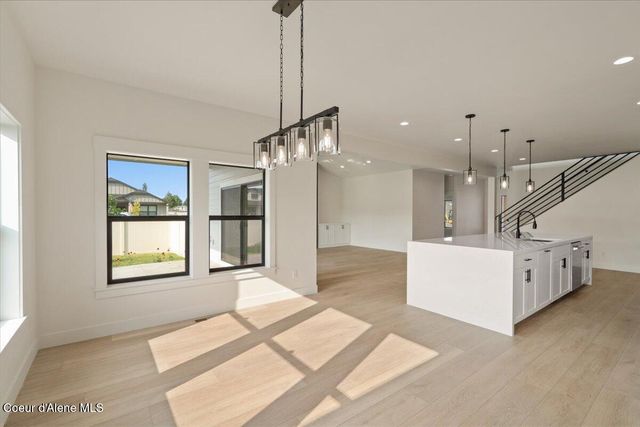 9262 N Secretariat LN, Hayden, ID 83835