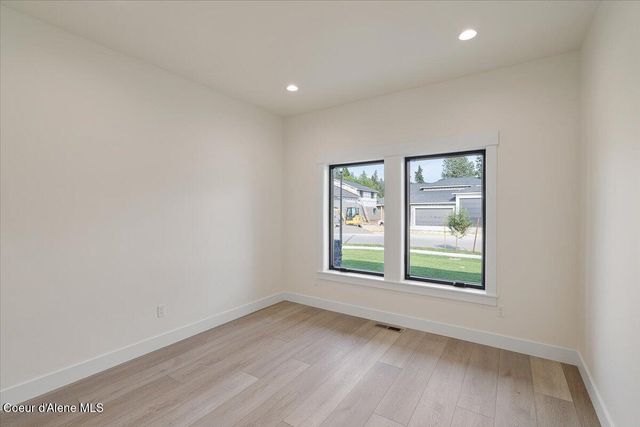 9262 N Secretariat LN, Hayden, ID 83835