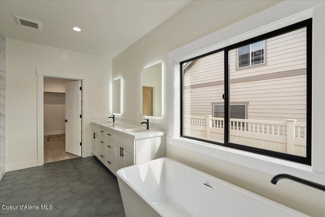 9262 N Secretariat LN, Hayden, ID 83835