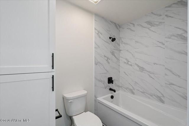 9262 N Secretariat LN, Hayden, ID 83835