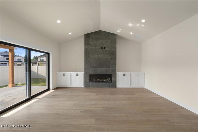 9262 N Secretariat LN, Hayden, ID 83835