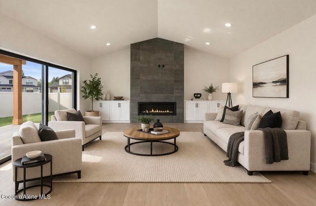 9262 N Secretariat LN, Hayden, ID 83835