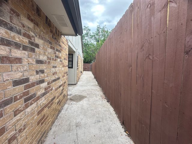 2414 Sunflower Drive, Arlington, TX 76014