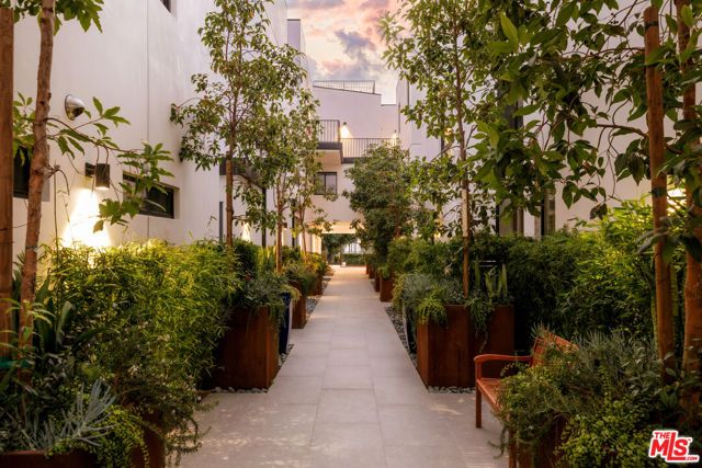 2919 Waverly Drive 106, Los Angeles, CA 90039