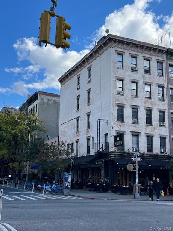 468 W 47th Street, New York (manhattan), NY 10036 — photo 2