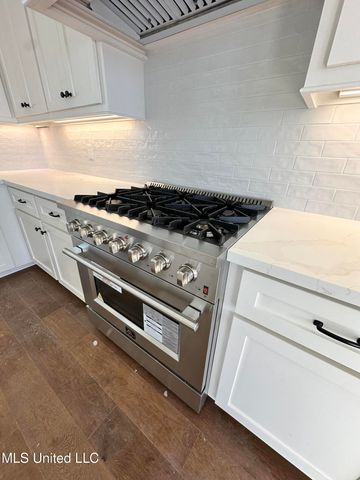 1020 Crepe Myrtle Drive, Brandon, MS 39047