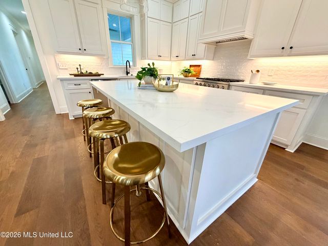1020 Crepe Myrtle Drive, Brandon, MS 39047