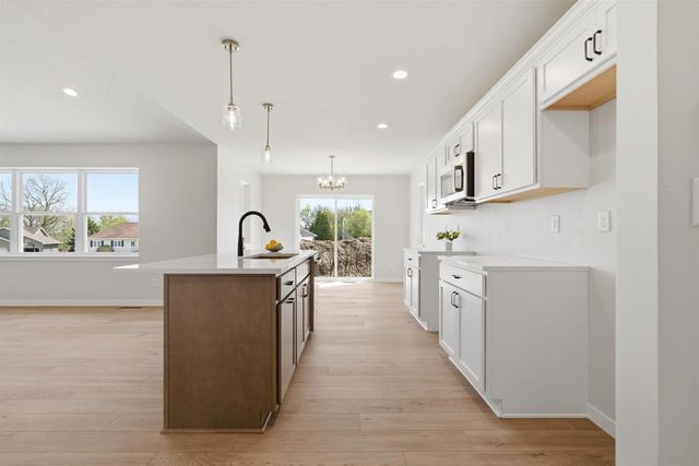 341 LEONA WAY, Oakfield, WI 53065
