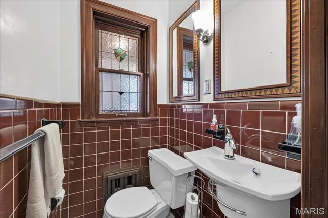 7141 Lindell Boulevard, St Louis, MO 63130