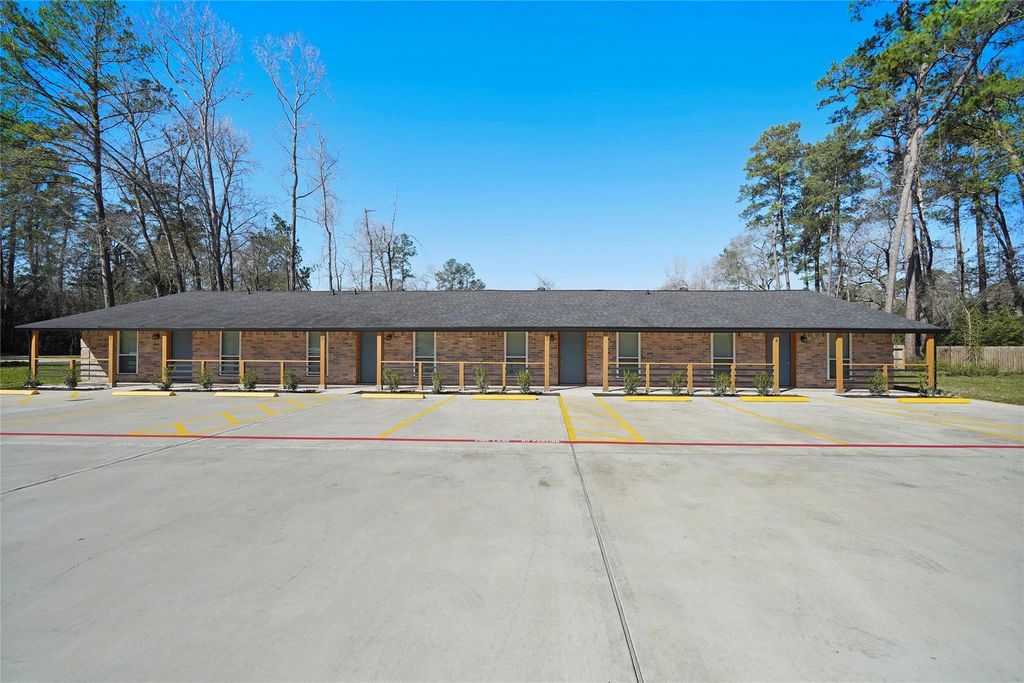 2526 Appian Way 2, New Caney, TX 77357