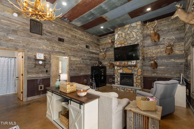 713 Laurels Road, Johnson City, TN 37601