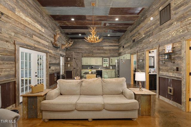 713 Laurels Road, Johnson City, TN 37601