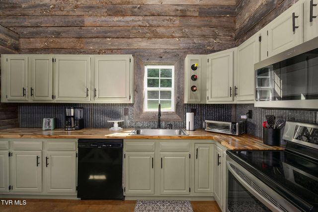713 Laurels Road, Johnson City, TN 37601