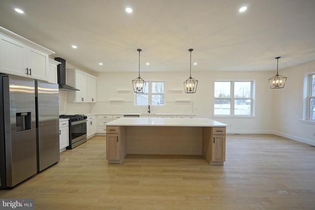 47 FOUNTAIN BLVD, Burlington, NJ 08016