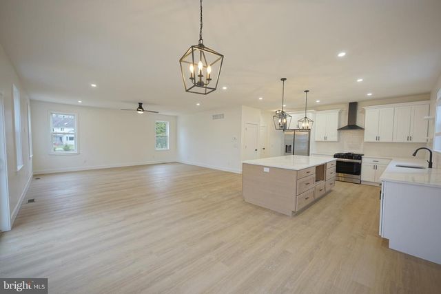 47 FOUNTAIN BLVD, Burlington, NJ 08016