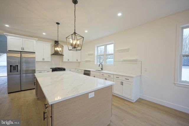 47 FOUNTAIN BLVD, Burlington, NJ 08016