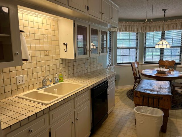 617 EDINBURGH Court, Jacksonville, AR 72076