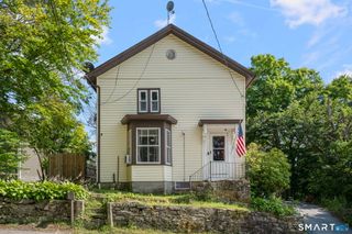 9 Hammond Street, Putnam, CT 06260