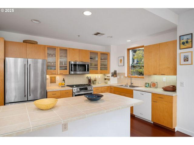 821 Nw 11TH Ave 321, Portland, OR 97209