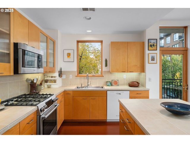 821 Nw 11TH Ave 321, Portland, OR 97209