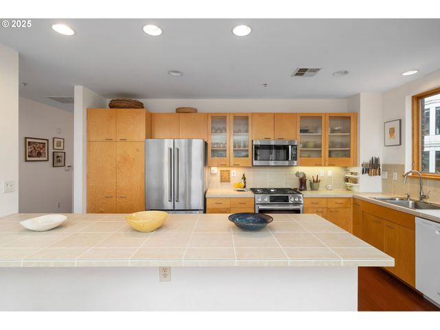 821 Nw 11TH Ave 321, Portland, OR 97209