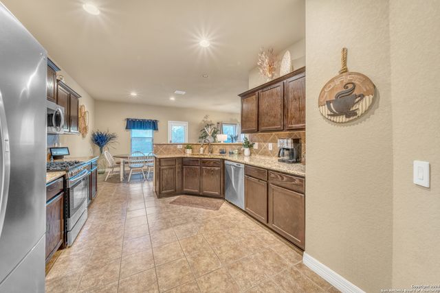511 FORT APACHE, San Antonio, TX 78245