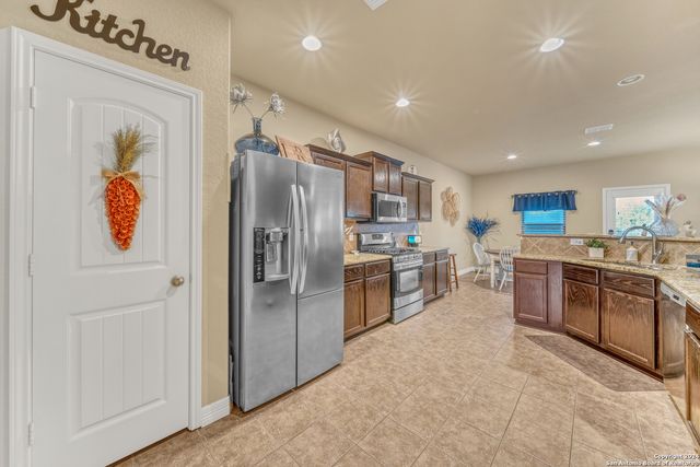 511 FORT APACHE, San Antonio, TX 78245